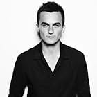 Rupert Friend به عنوان Narrator