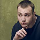 Emory Cohen به عنوان Lucas