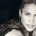 Paula Patton به عنوان Claire Kuchever