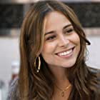 Zulay Henao به عنوان Detective Newton