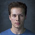 Leo Howard به عنوان Young Snake Eyes