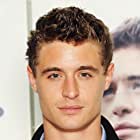 Max Irons به عنوان Henry