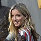 Annabelle Wallis به عنوان Jenny