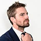 Stephen Amell به عنوان Oliver Queen