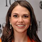 Sutton Foster به عنوان Adela (Tommy's Girlfriend)