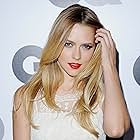 Teresa Palmer به عنوان Iggy Starr