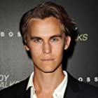 Rhys Wakefield به عنوان Keith Butterfield