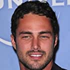 Taylor Kinney به عنوان Phil