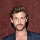 Harry Treadaway به عنوان Narek