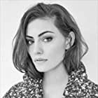 Phoebe Tonkin به عنوان Amy Tilton