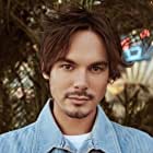 Tyler Blackburn به عنوان Caleb Rivers