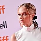 Maika Monroe به عنوان Agent Lee Harker