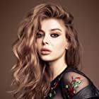 Elena Satine به عنوان Julia