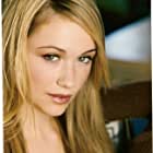 Katrina Bowden به عنوان Kaz