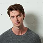 Patrick Schwarzenegger به عنوان Charlie Reed