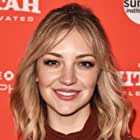 Abby Elliott به عنوان Joy