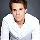 Johnny Simmons به عنوان Chip Dove