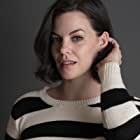 Haley Webb به عنوان Janet