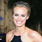 Taylor Schilling به عنوان Angela