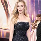 Betty Gilpin به عنوان Crystal