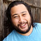 Cooper Andrews به عنوان Victor Vasquez