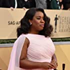 Uzo Aduba به عنوان Julia