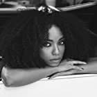 Logan Browning به عنوان Lizzie