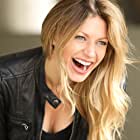 Jes Macallan به عنوان Ava Sharpe