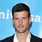 Parker Young به عنوان Riley