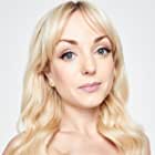 Helen George به عنوان Blonde