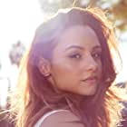 Aimee Carrero به عنوان Carly