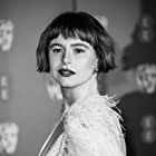 Jessie Buckley به عنوان Lorna Bow