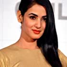 Sonal Chauhan به عنوان Maj. Bishen Singh's Wife