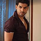 Gurmeet Choudhary به عنوان Capt. Prithvi Singh Dagar