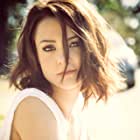 Kathryn Prescott به عنوان Emily