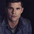 Charlie Carver به عنوان Huck Finnigan