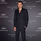 Karl Glusman به عنوان Sergei