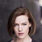 Niamh McGrady به عنوان Lorraine