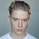 Freddie Fox به عنوان Ian Fleming