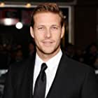 Luke Bracey به عنوان Red