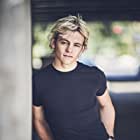 Ross Lynch به عنوان Harvey Kinkle