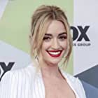 Brianne Howey به عنوان Candy