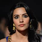 Priya Anand به عنوان Nisha Gayakwad