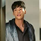 Kim Young-kwang به عنوان Ki Yoo-jin