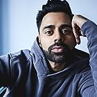 Hasan Minhaj به عنوان Doug Kahn