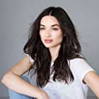 Crystal Reed به عنوان Amy Johnson