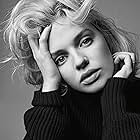 Odessa Young به عنوان Sal