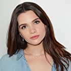 Katie Stevens به عنوان Harper