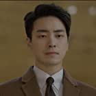 Lee Joon-hyuk به عنوان Policeman 1