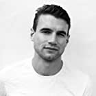 Alex Russell به عنوان Older Pete